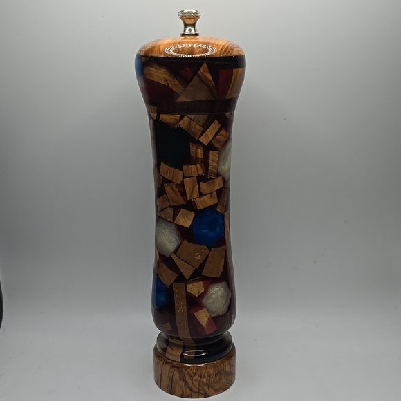 Pepper Mill Grinder Wooden and Mosaic Design - Picture 4 of 10